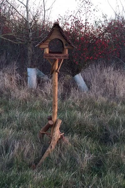 Small Oak Bird Table 9 Small Oak Bird Table - Image 7