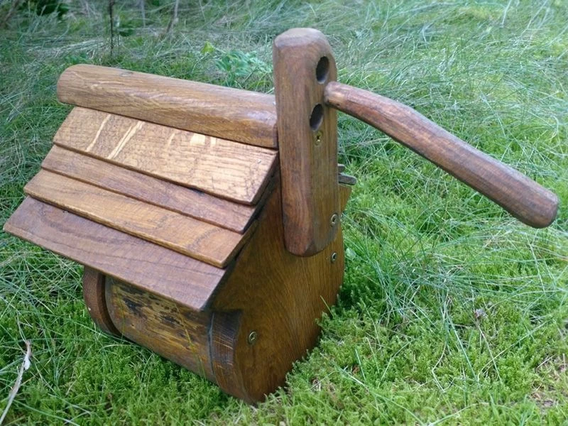 Rustic Oak Small Bird Box 5 Rustic Oak Small Bird Box - Image 3