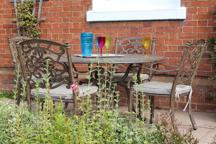 Casino 4 Seater Round Table And Chairs 'set' 4 Casino 4 Seater Round Table And Chairs 'set' - Image 2