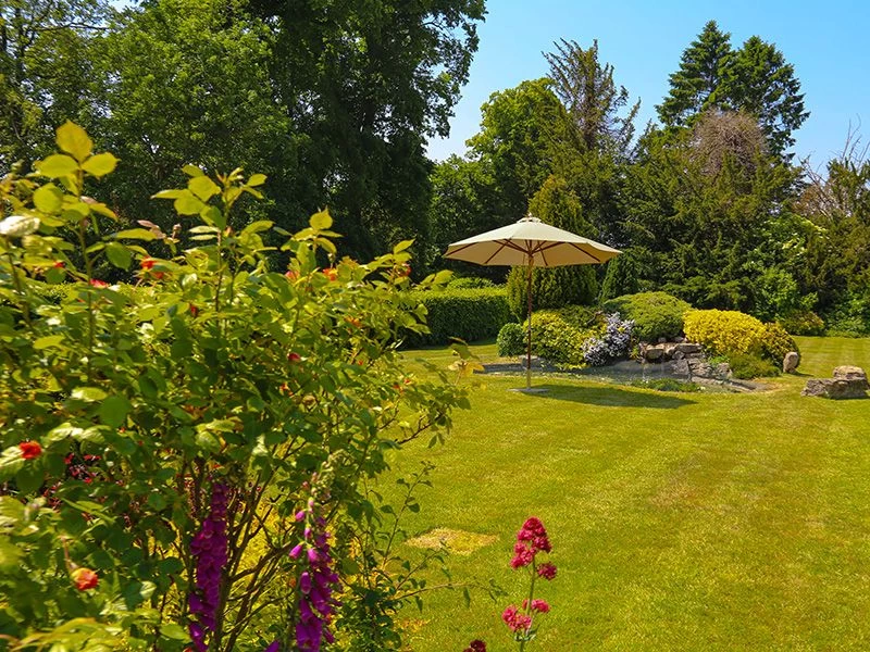 Emerald 2.1M Dia Parasol | FSC® Certified 13 Emerald 2.1M Dia Parasol | FSC® Certified - Image 11