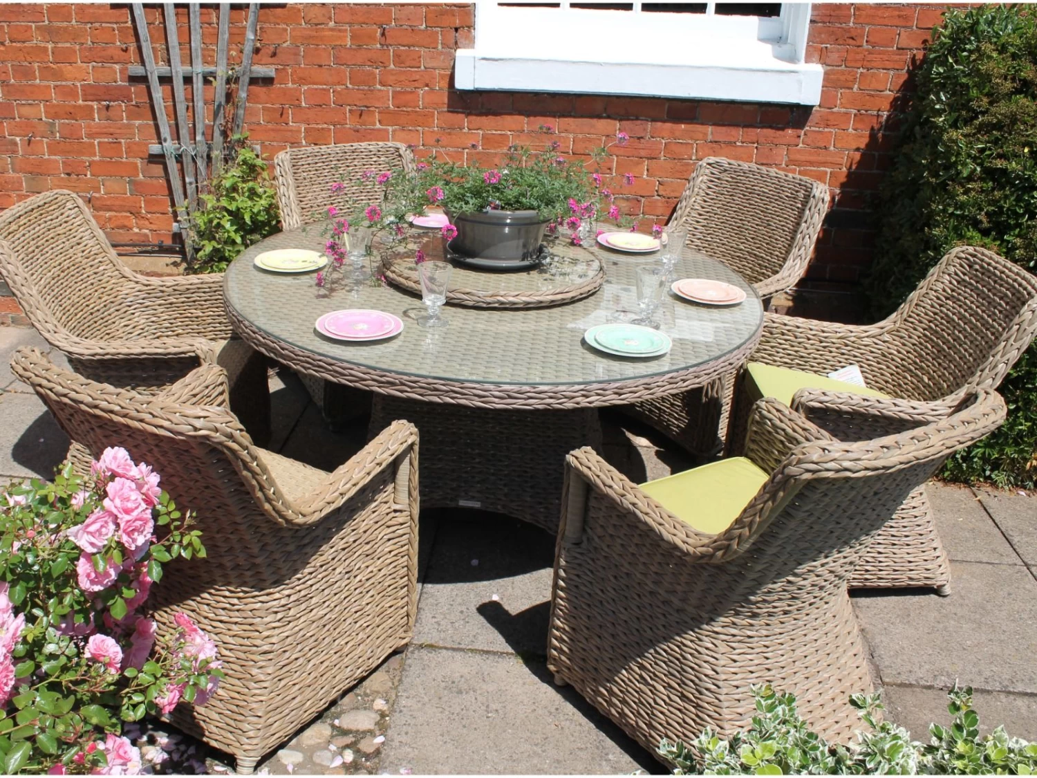 Montana Round Dining Table 6 Montana Round Dining Table - Image 4