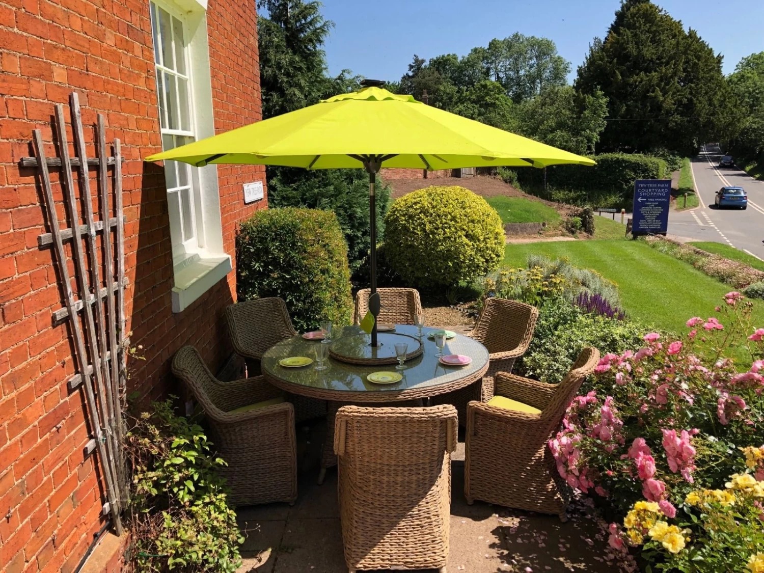 Montana Round Dining Table 11 Montana Round Dining Table - Image 9