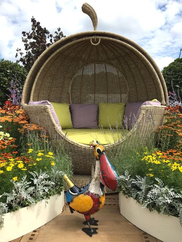 Pete The Pelican Drinks Tub 7 Pete The Pelican Drinks Tub - Image 5